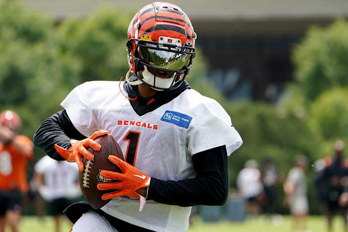 Cincinnati Bengals wide receiver Ja'Marr Chase (1) turns downfield after completing a catch during Cincinnati Bengals training camp practice, Monday, Aug. 1, 2022, at the practice fields next to Paul Brown Stadium in Cincinnati. Cincinnati Bengals Training Camp Aug 1 0056